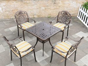 Комплект из литого алюминия стол квадратный СОРРЕНТО "SORRENTO" 78х78 бронза + 4 кресла ГУЕРЛАЙН "GUERLAIN"