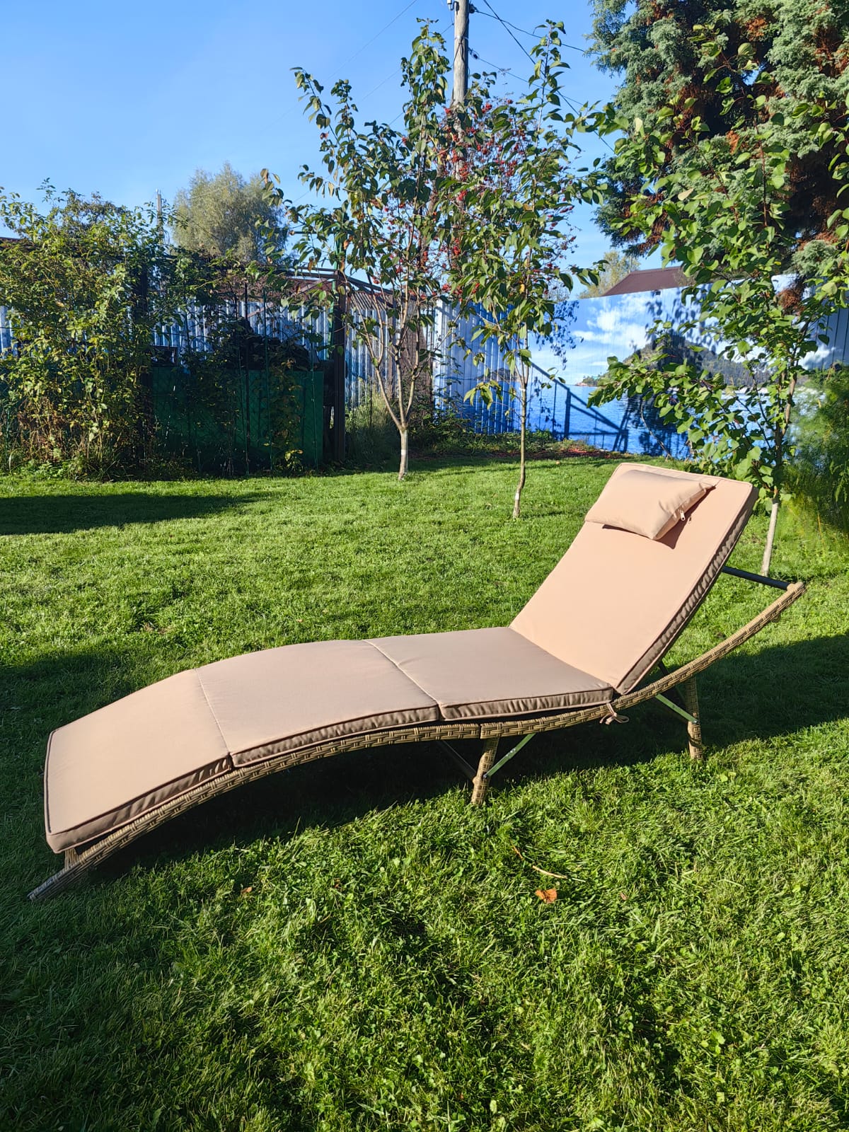 Шезлонг складной из искусственного ротанга Ливерпуль - Мир Дачника Шезлонг складной из искусственного ротанга Ливерпуль