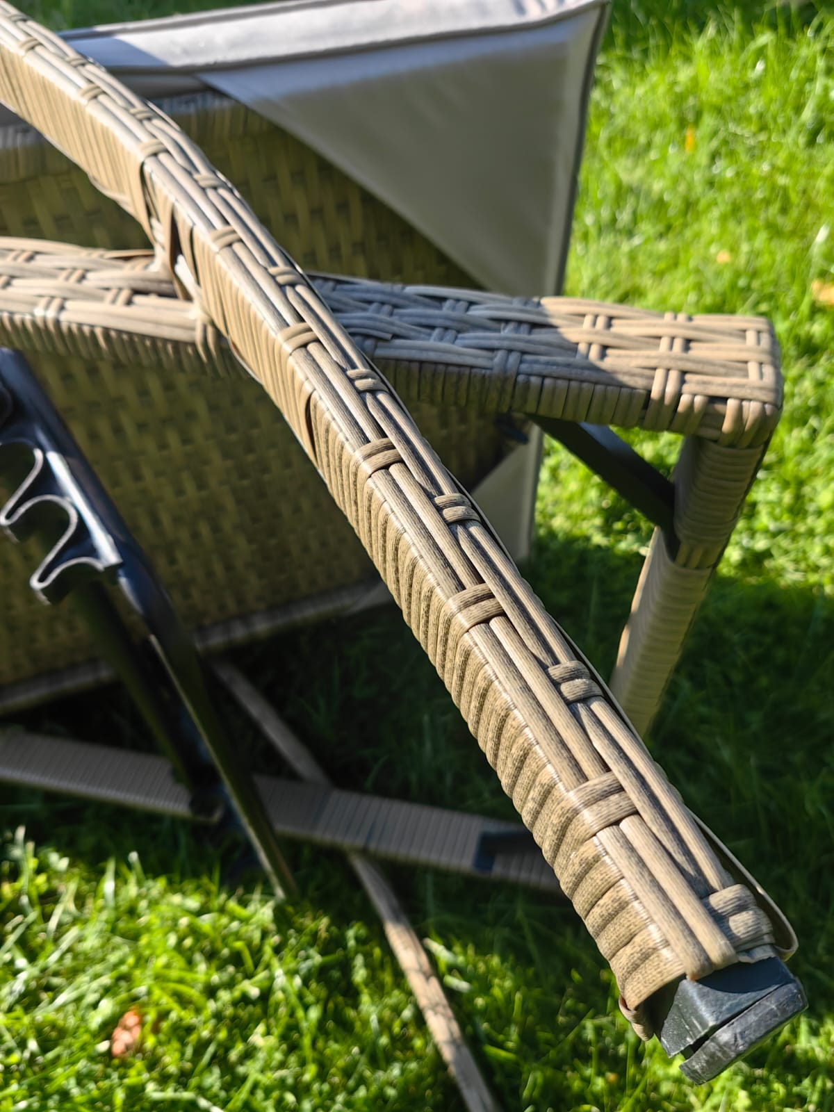 Комплект из искусственного ротанга два шезлонга Империал и столик Мара-2 (Greige) - Мир Дачника Комплект из искусственного ротанга два шезлонга Империал и столик Мара-2 (Greige)