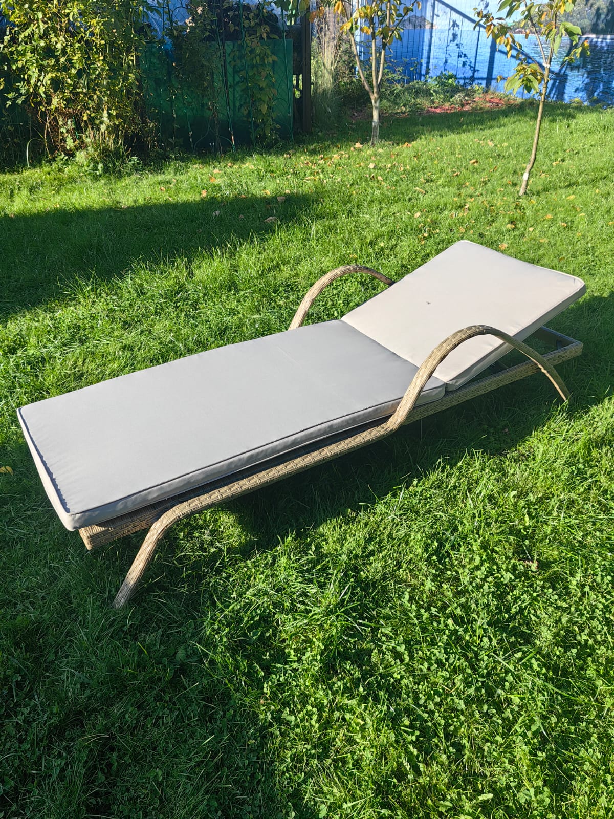 Комплект из искусственного ротанга два шезлонга Империал и столик Мара-2 (Greige) - Мир Дачника Комплект из искусственного ротанга два шезлонга Империал и столик Мара-2 (Greige)