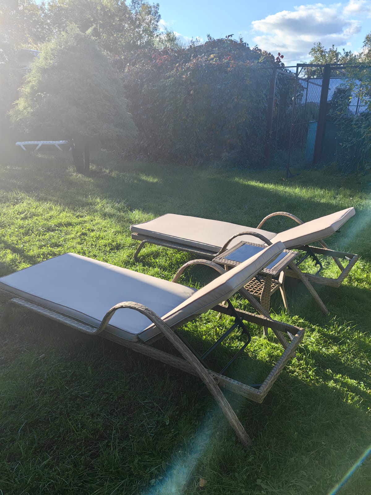 Комплект из искусственного ротанга два шезлонга Империал и столик Мара-2 (Greige) - Мир Дачника Комплект из искусственного ротанга два шезлонга Империал и столик Мара-2 (Greige)