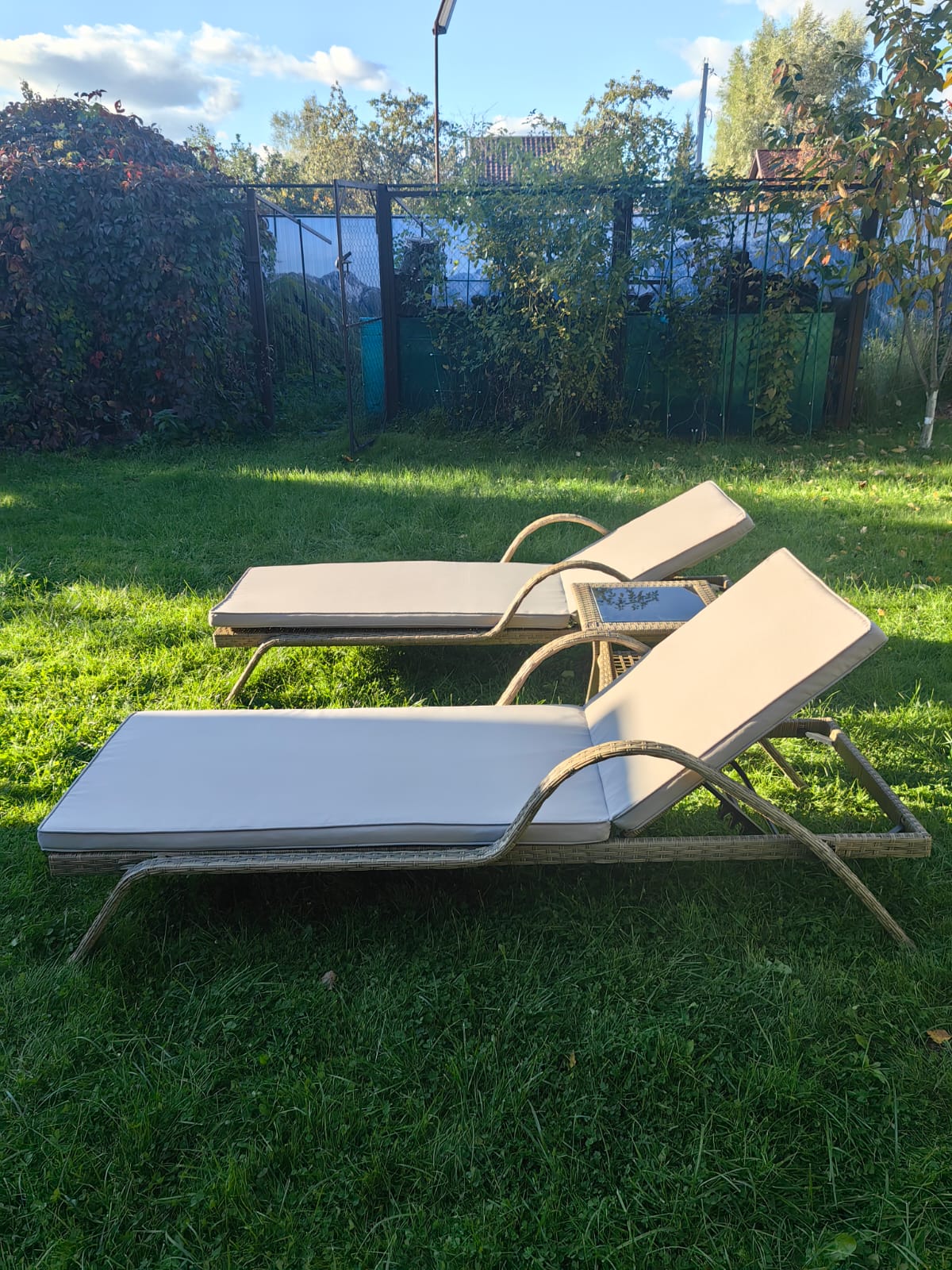 Комплект из искусственного ротанга два шезлонга Империал и столик Мара-2 (Greige) - Мир Дачника Комплект из искусственного ротанга два шезлонга Империал и столик Мара-2 (Greige)