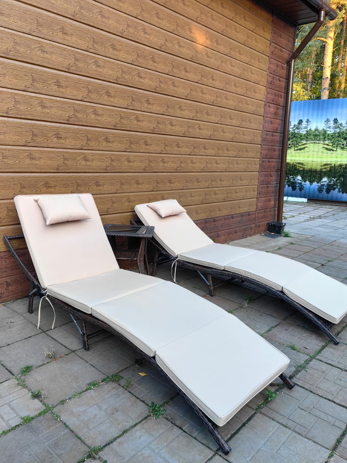 Комплект шезлонгов из искусственного ротанга Ливерпуль и столик Мара-2 Шоколад - Мир Дачника Комплект шезлонгов из искусственного ротанга Ливерпуль и столик Мара-2 Шоколад