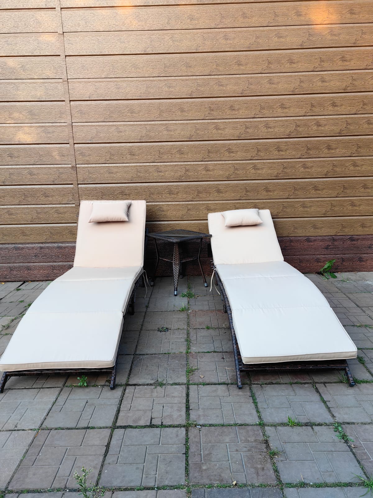 Комплект шезлонгов из искусственного ротанга Ливерпуль и столик Мара-2 Шоколад - Мир Дачника Комплект шезлонгов из искусственного ротанга Ливерпуль и столик Мара-2 Шоколад