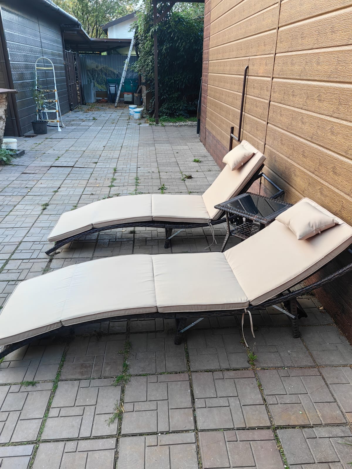 Комплект шезлонгов из искусственного ротанга Ливерпуль и столик Мара-2 Шоколад - Мир Дачника Комплект шезлонгов из искусственного ротанга Ливерпуль и столик Мара-2 Шоколад