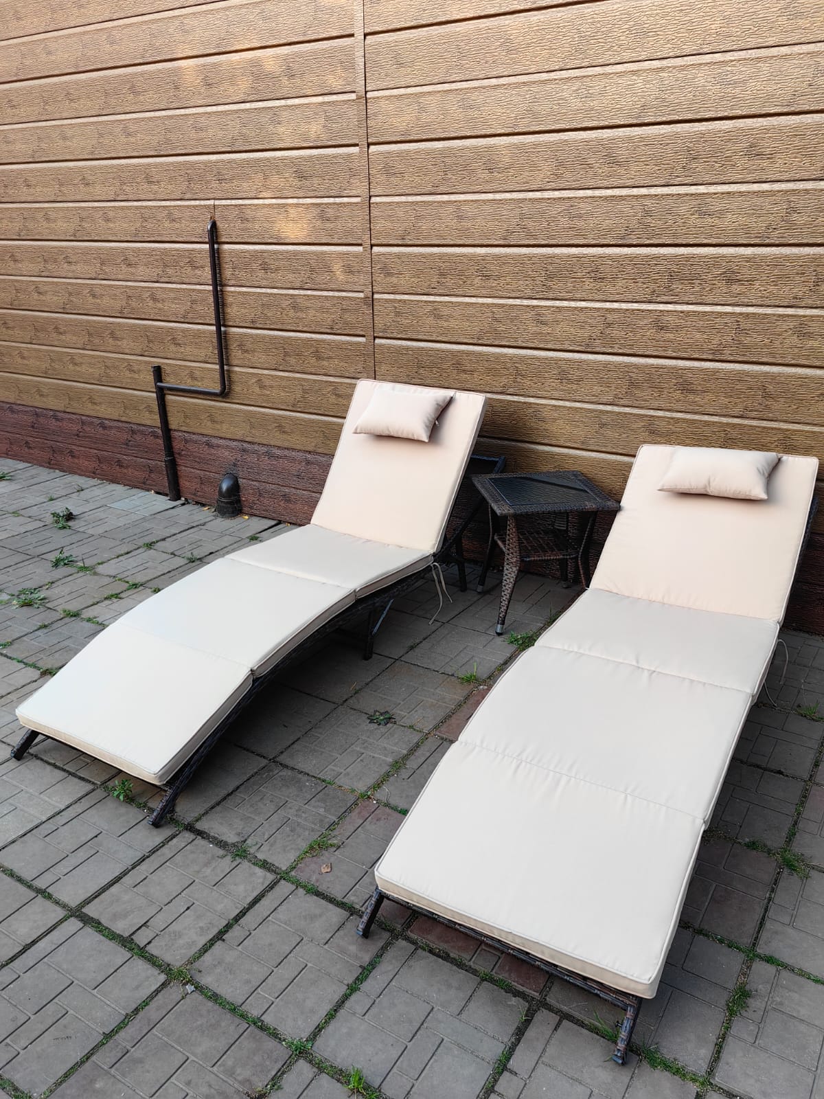 Комплект шезлонгов из искусственного ротанга Ливерпуль и столик Мара-2 Шоколад - Мир Дачника Комплект шезлонгов из искусственного ротанга Ливерпуль и столик Мара-2 Шоколад