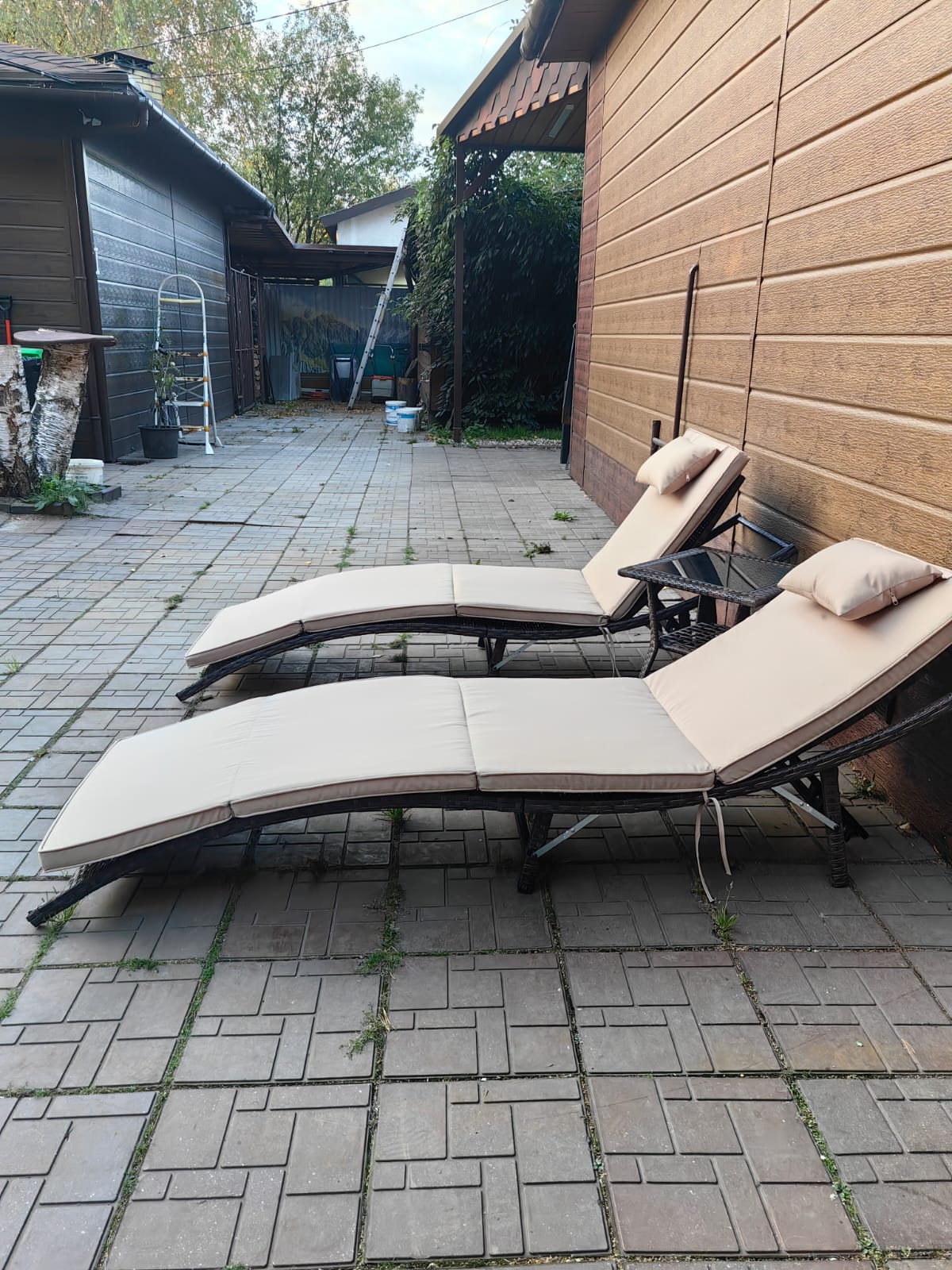 Комплект шезлонгов из искусственного ротанга Ливерпуль и столик Мара-2 Шоколад - Мир Дачника Комплект шезлонгов из искусственного ротанга Ливерпуль и столик Мара-2 Шоколад