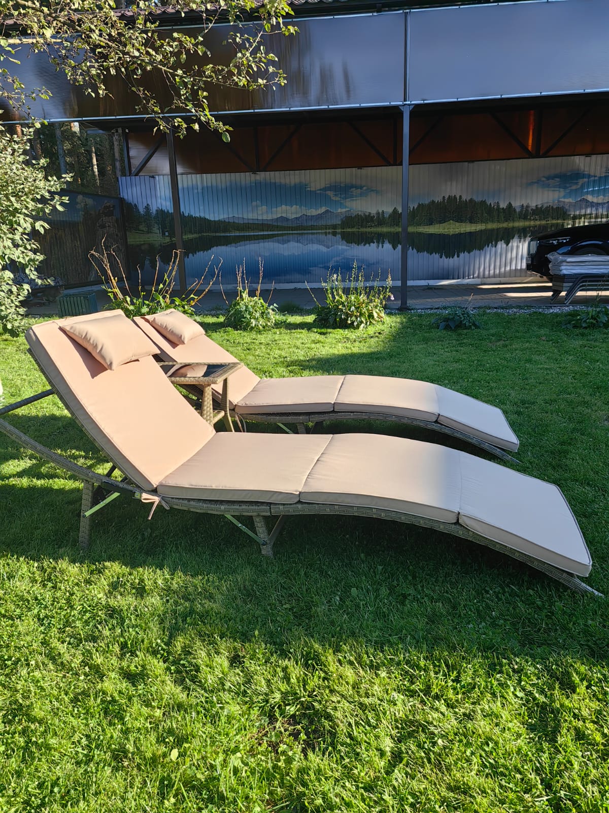 Комплект шезлонгов из искусственного ротанга Ливерпуль и столик Мара-2 Greige - Мир Дачника Комплект шезлонгов из искусственного ротанга Ливерпуль и столик Мара-2 Greige