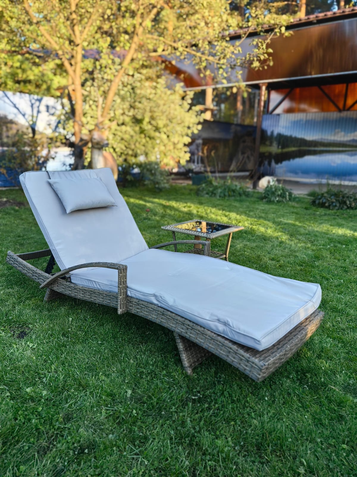 Комплект мебели из искусственного ротанга МАРА “MARA” Greige , шезлонг с подлокотниками и столик - Мир Дачника Комплект мебели из искусственного ротанга МАРА “MARA” Greige , шезлонг с подлокотниками и столик