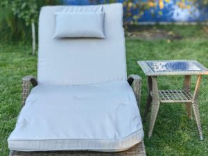 Комплект мебели из искусственного ротанга МАРА “MARA” Greige , шезлонг с подлокотниками и столик - Мир Дачника Комплект мебели из искусственного ротанга МАРА “MARA” Greige , шезлонг с подлокотниками и столик