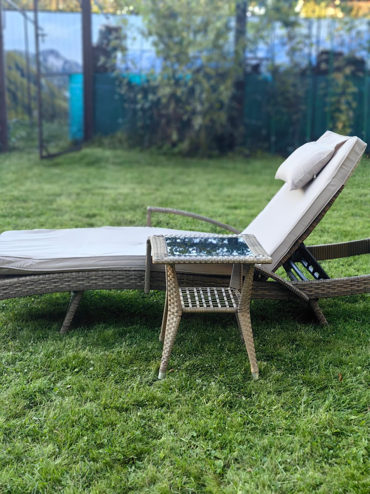 Комплект мебели из искусственного ротанга МАРА “MARA” Greige , шезлонг с подлокотниками и столик - Мир Дачника Комплект мебели из искусственного ротанга МАРА “MARA” Greige , шезлонг с подлокотниками и столик