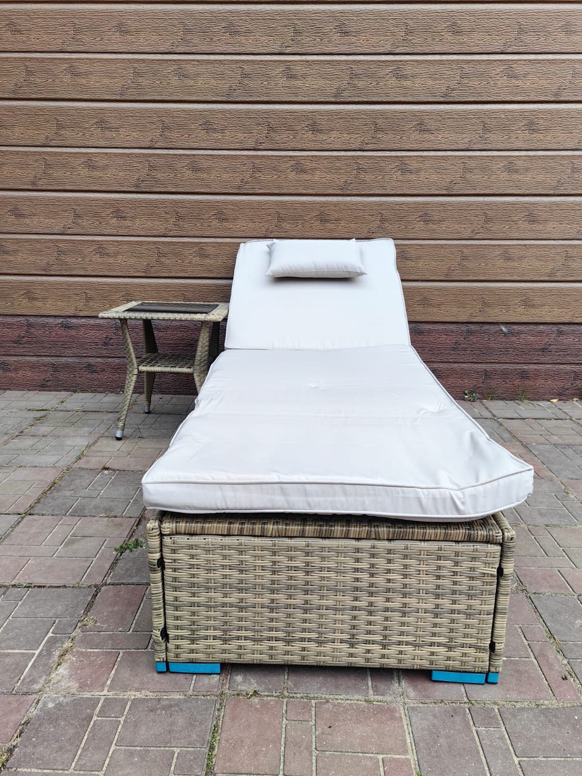 Комплект из искусственного ротанга шезлонг Орландо и столик Мара-2 Greige - Мир Дачника Комплект из искусственного ротанга шезлонг Орландо и столик Мара-2 Greige